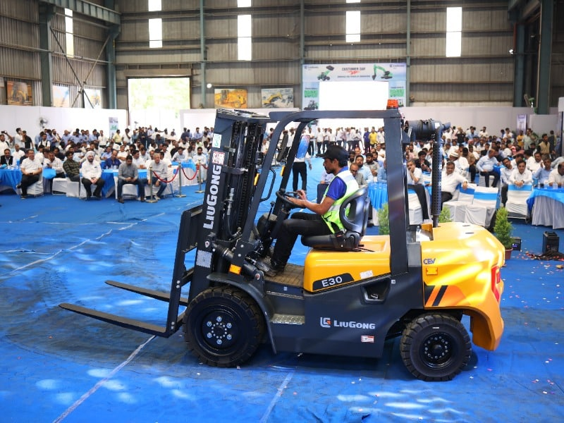 5 Ton Forklift - Color: Orange & Black
