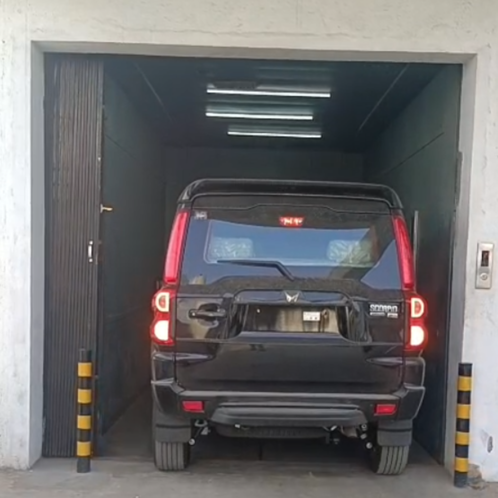 Car Elevator Platform - Color: Golden Yellow