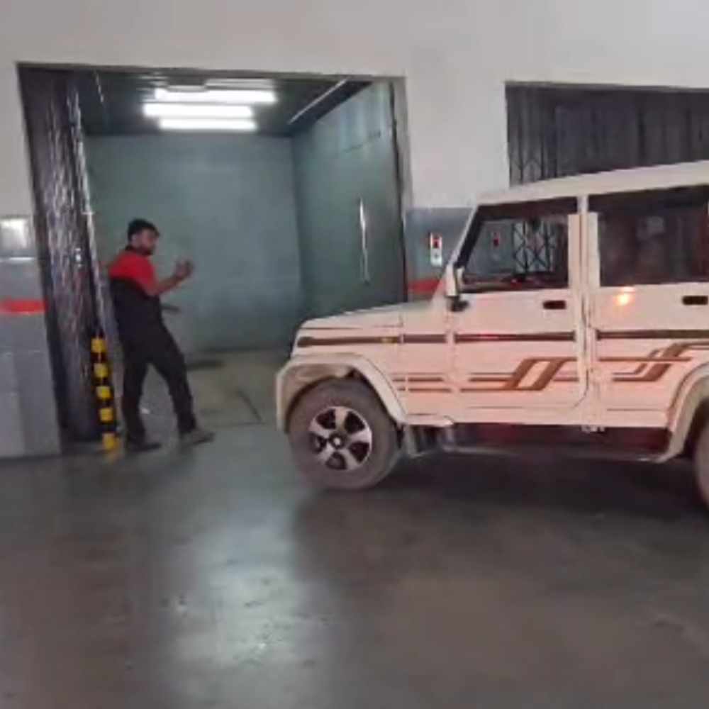 Lift For Cars - Color: Golden Yellow