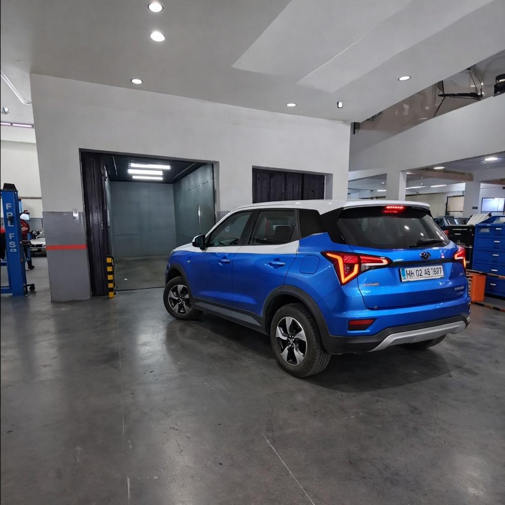 LIFT FOR CARS SHOWROOMS