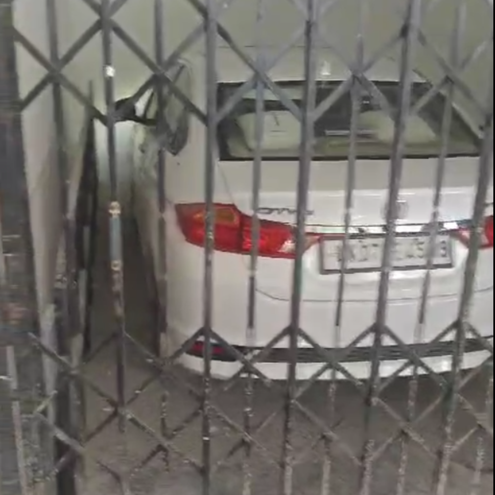 VERTICLE MOVEMENT CAR LIFT