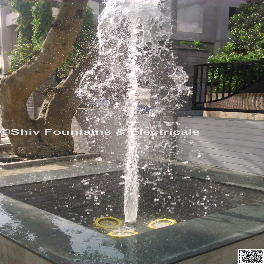 Multiple shape jet water fountain