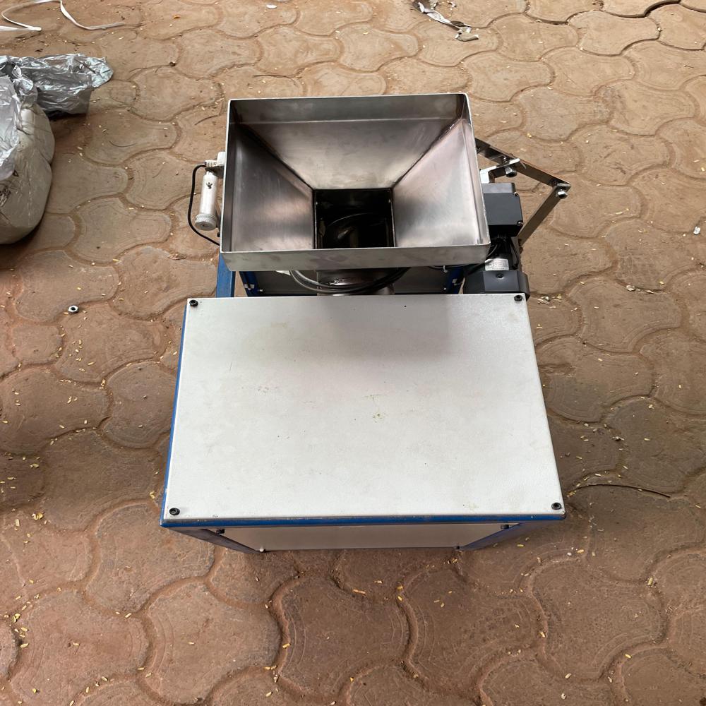 Loya Cutting Machine - Capacity: 4000 Pcs/hr