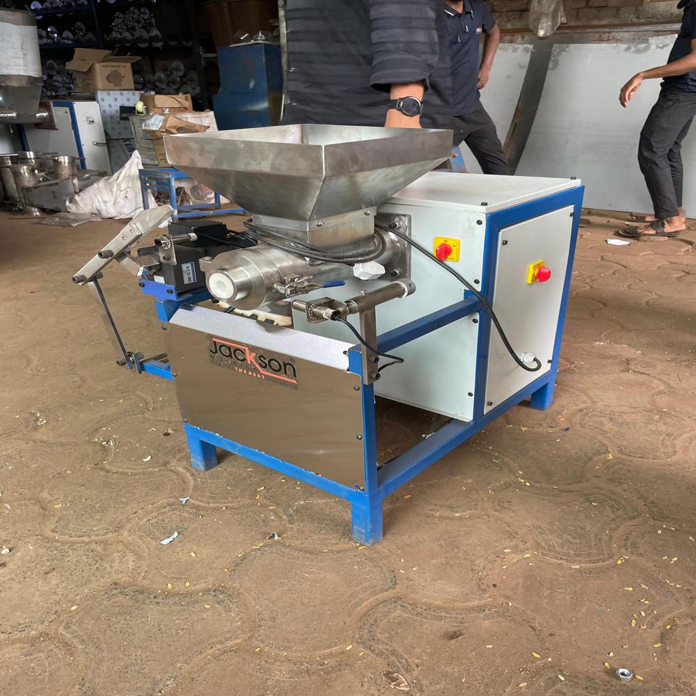 Loya Cutting Machine - Capacity: 4000 Pcs/hr