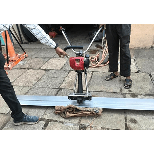 Screed Vibrator - Color: Black