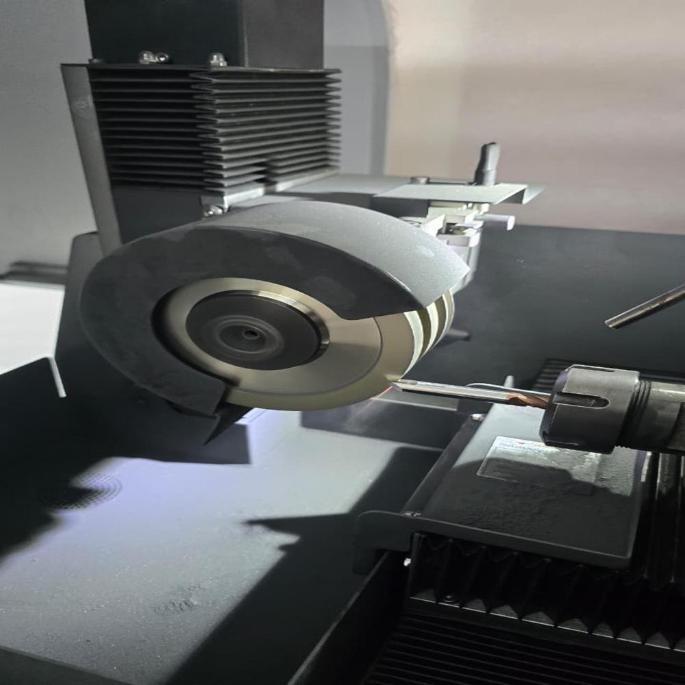 Cnc Tool Grinding Machine - Capacity: 20 Pcs/hr