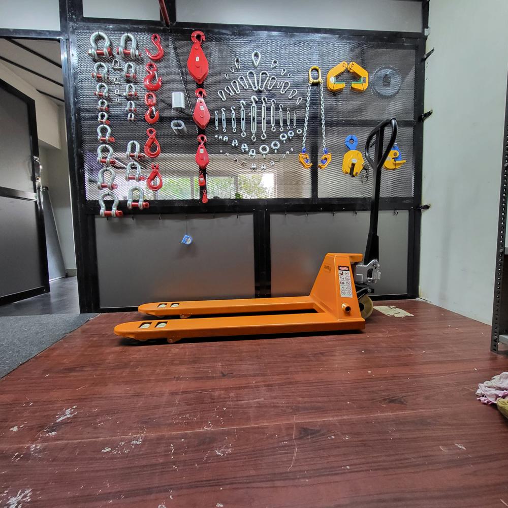 Hydraulic Pallet Truck - Color: Yellow