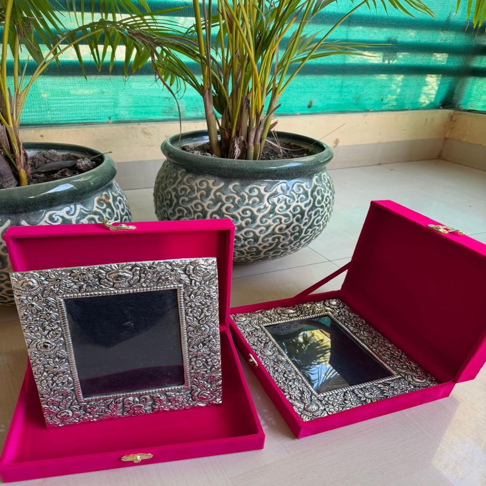 Beautiful new design intricate carving look frame