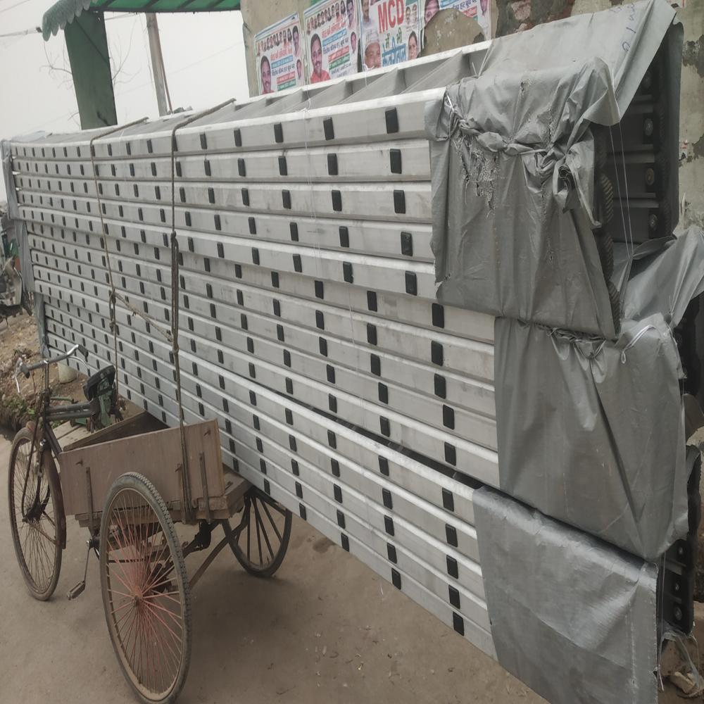 ALUMINIUM EXTENSION LADDER WITH RAILING