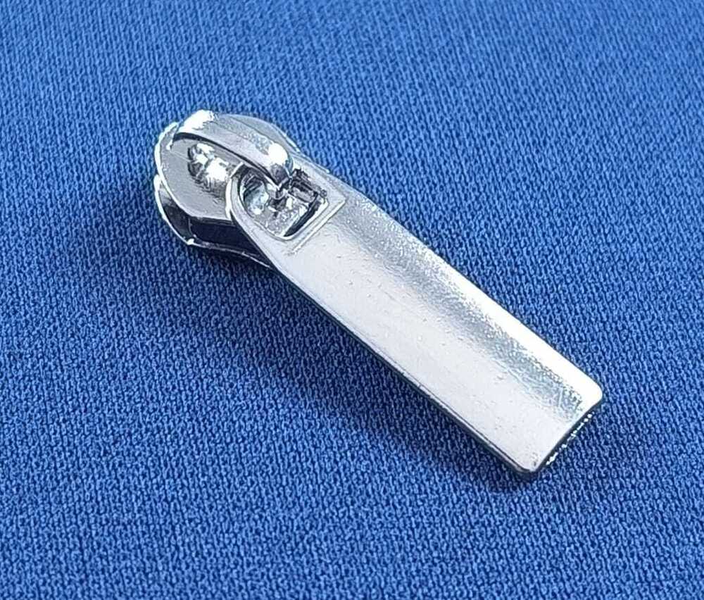 Flat (L) 1.5 Zipper Puller