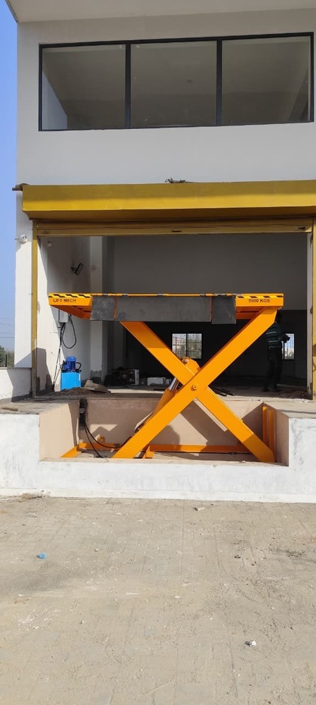 Hydraulic Car Elevator - Belt Type: None (Hydraulic Lift)