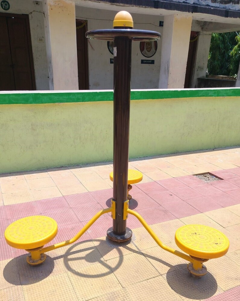 Three Base Standing Twister