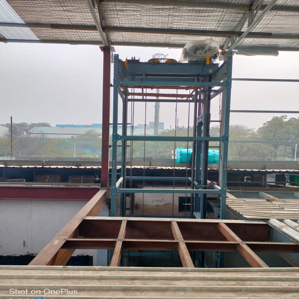 Warehouse goods Lift