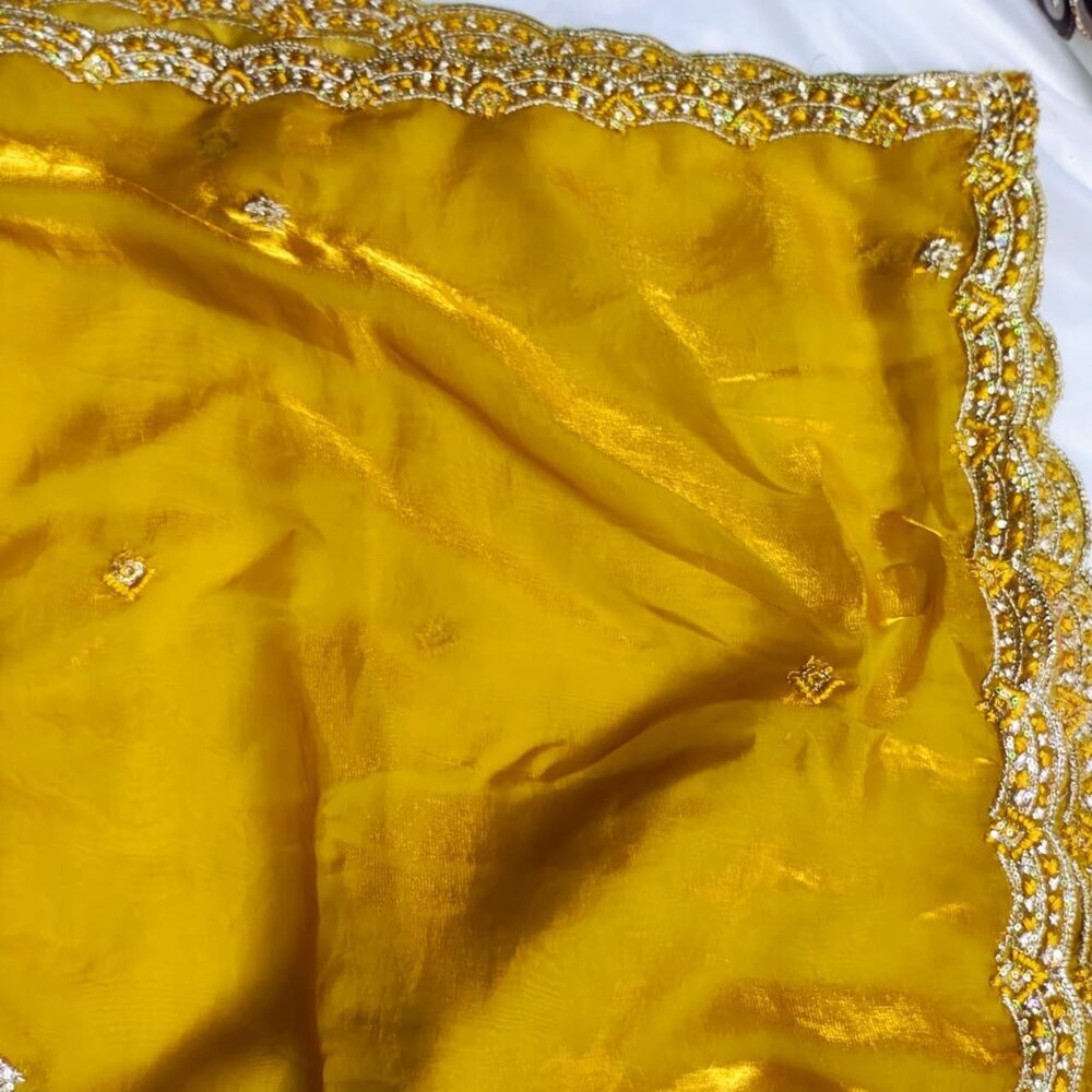 Gold Crush Buti Odhna Dupatta