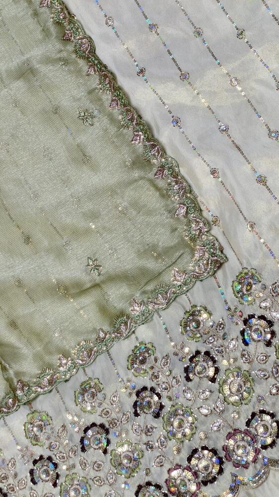 Gold Crush Buti Odhna Dupatta