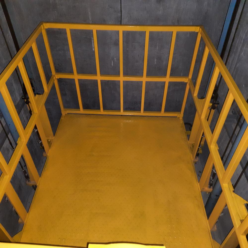 Hydraulic Goods Lift - Mild Steel, Max 20 Feet Lifting Height, 2 Ton Capacity, 220v Power Supply, Speed 0.15-0.5 M/s, Moderate Noise Level