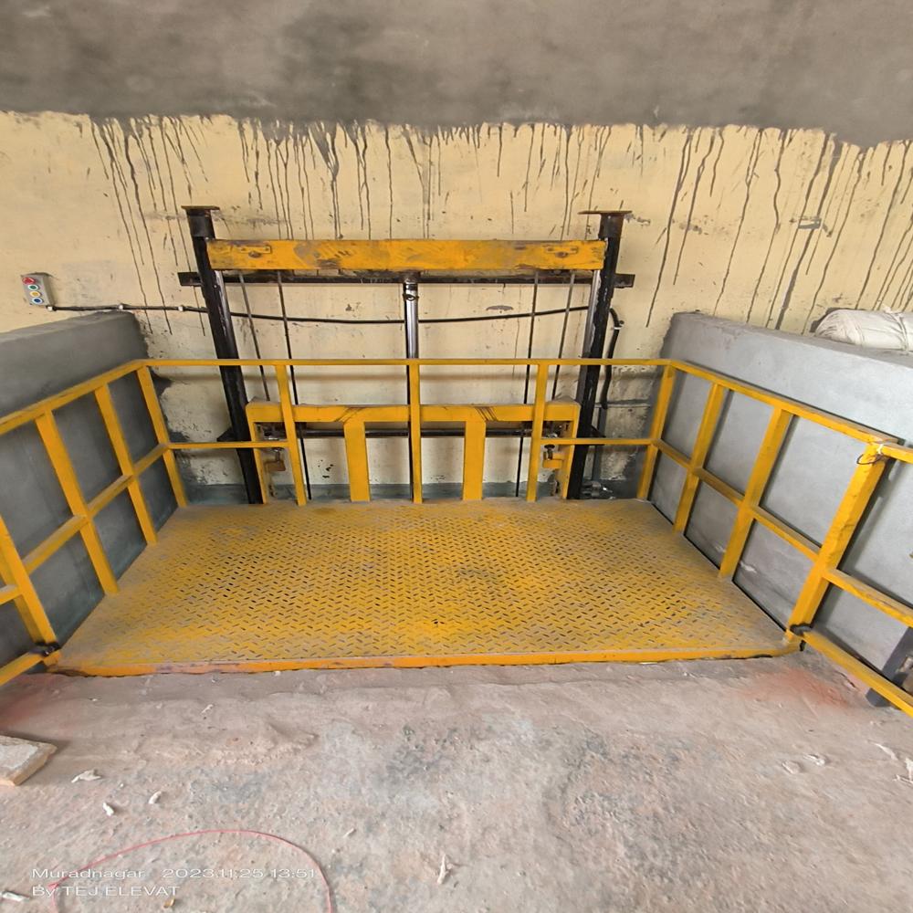 Hydraulic Goods Lift - Mild Steel, Max 20 Feet Lifting Height, 2 Ton Capacity, 220v Power Supply, Speed 0.15-0.5 M/s, Moderate Noise Level
