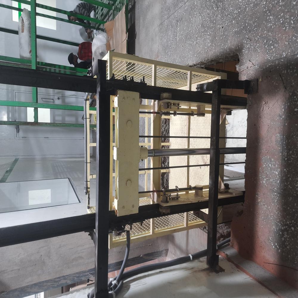Hydraulic Goods Lift - Mild Steel, Max 20 Feet Lifting Height, 2 Ton Capacity, 220v Power Supply, Speed 0.15-0.5 M/s, Moderate Noise Level