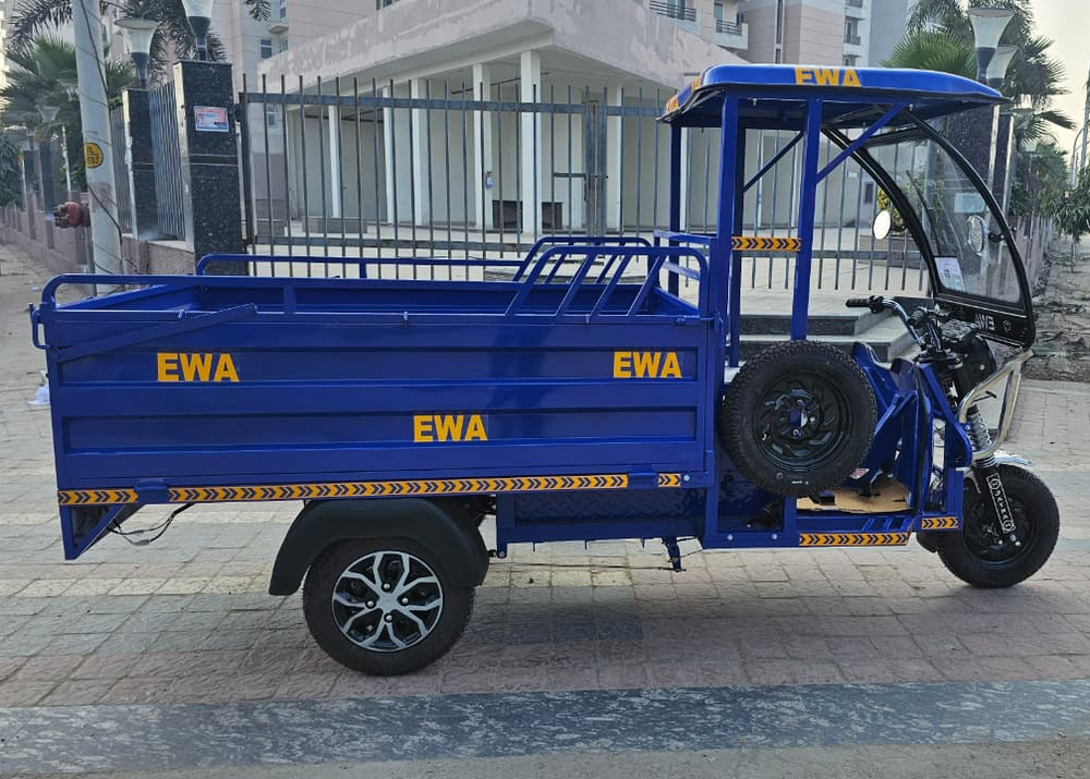 Three Wheeler Electric Loader - Charging Time: 6-7 Hours