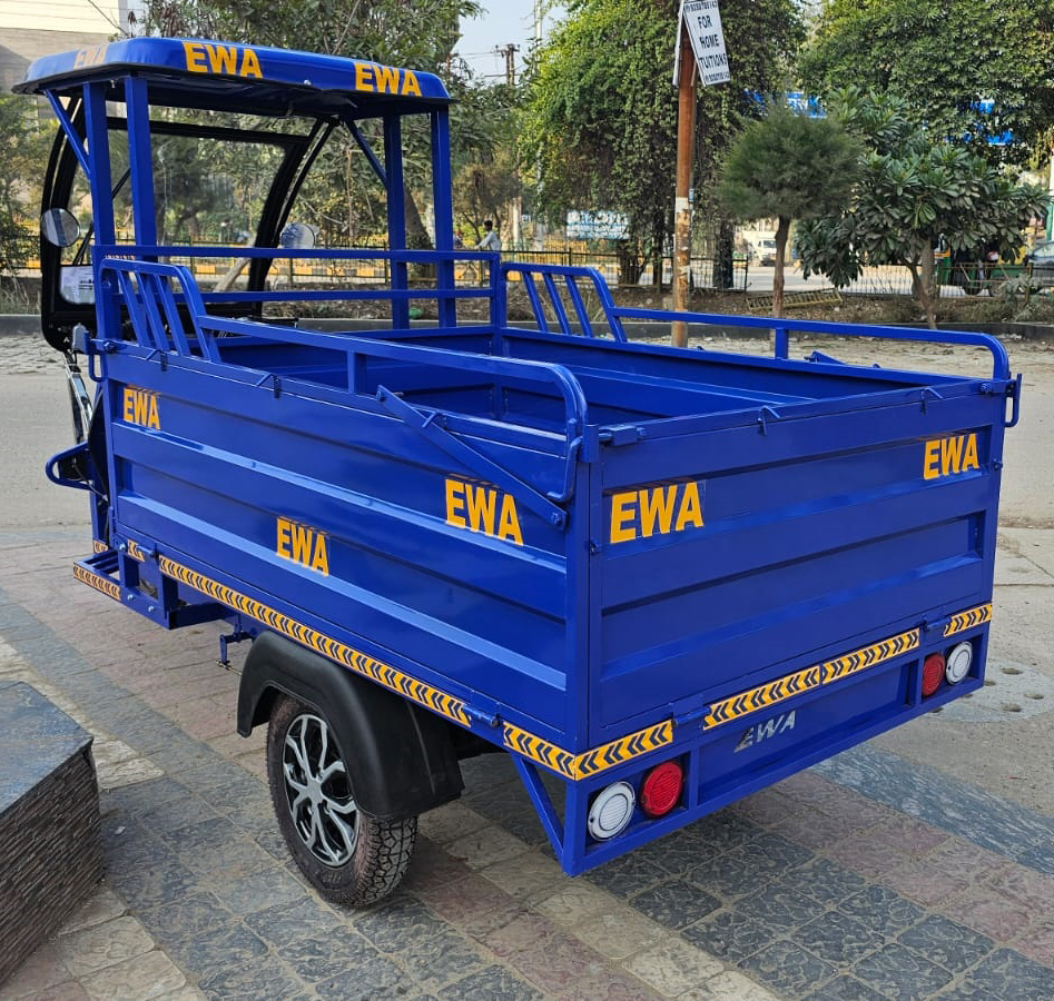 Three Wheeler Electric Loader - Charging Time: 6-7 Hours