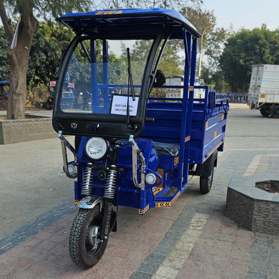 Three Wheeler Electric Loader - Charging Time: 6-7 Hours