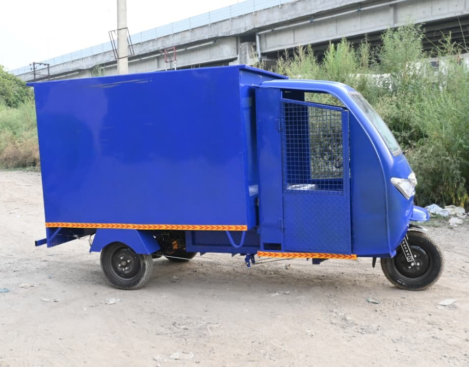 Close Body E Rickshaw Loader - Features: Durability