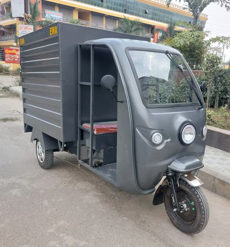Close Body E Rickshaw Loader - Features: Durability