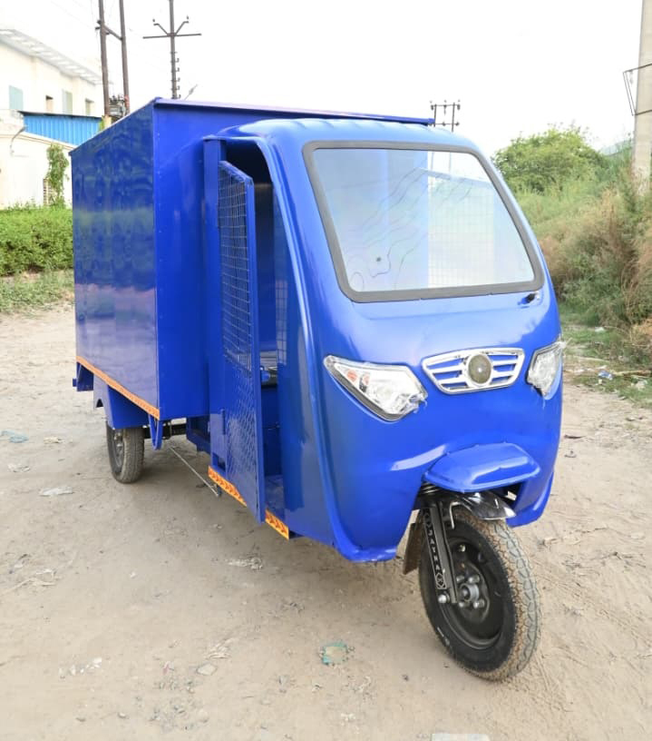 Close Body Electric Loader - Charging Time: 6-7 Hours