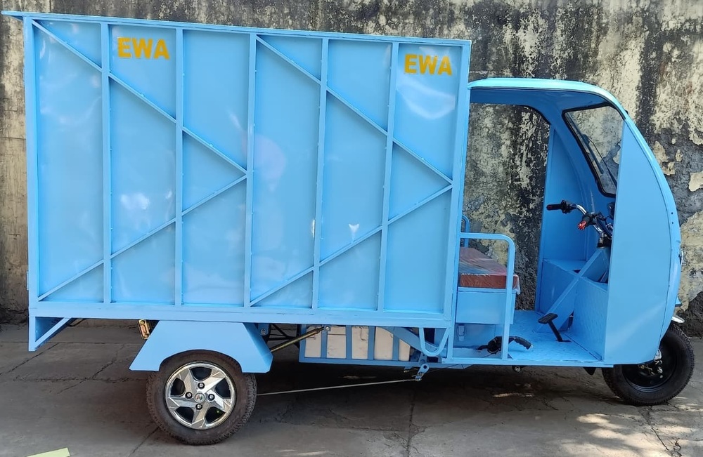 Close Body Electric Loader - Charging Time: 6-7 Hours