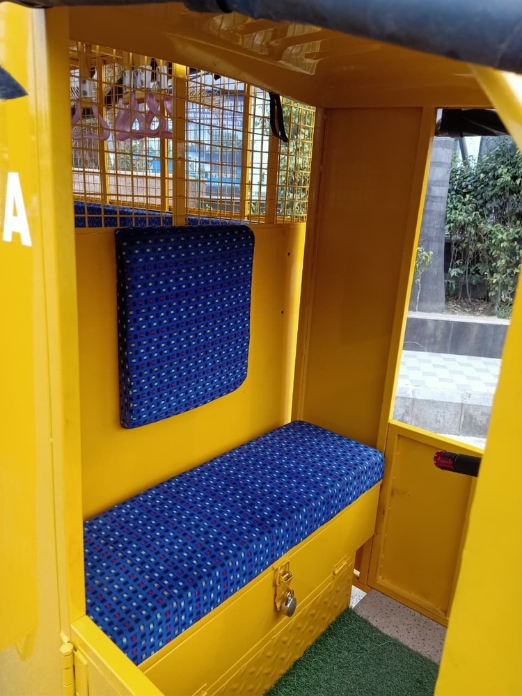 School Van E Rickshaw - Features: Durability
