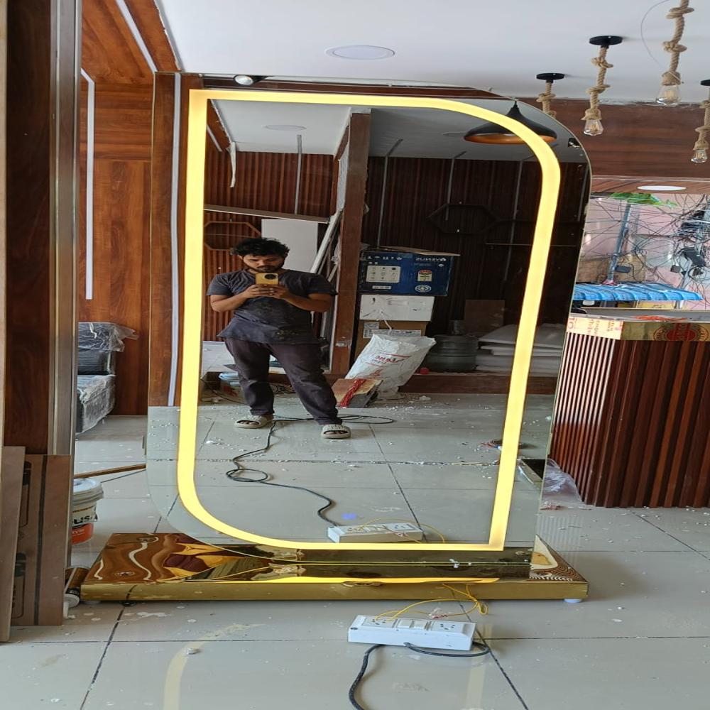 Saloon Mirror - Color: Multicolor