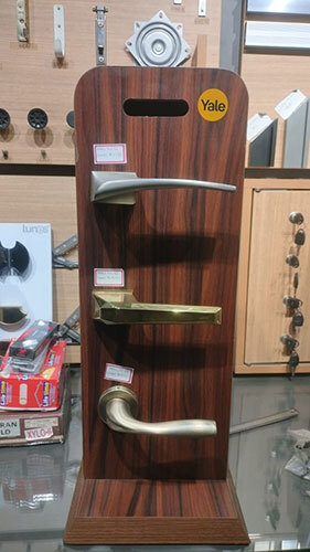 Handle Lock On Rose Pattern