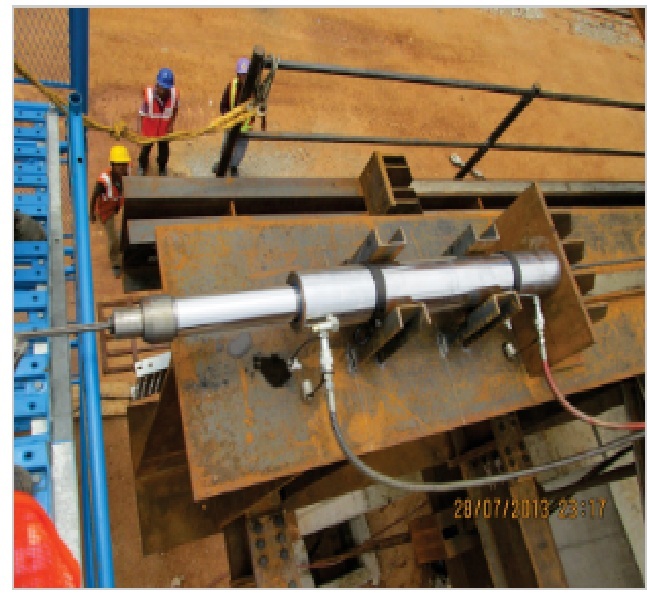 Hydraulic Mono Strand Jack - Metal, Grey | Industrial Application, Handle Equipped