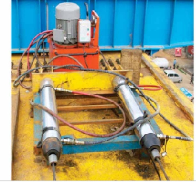 Hydraulic Mono Strand Jack - Metal, Grey | Industrial Application, Handle Equipped