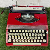 Antique Typewriter - Feature: Reusable