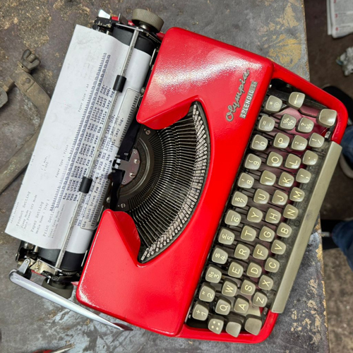 Antique Typewriter - Feature: Reusable