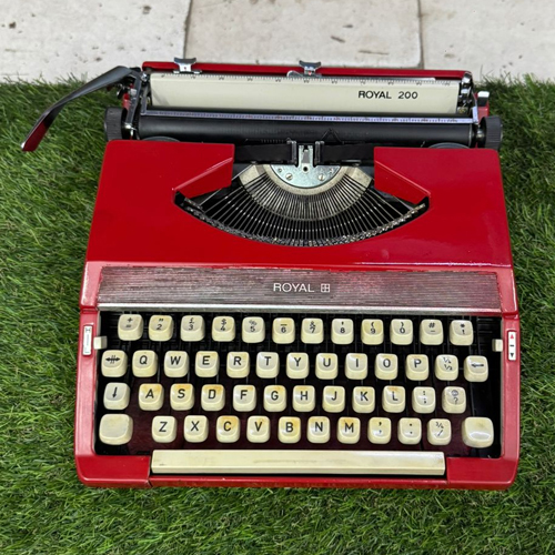 Antique Typewriter - Feature: Reusable