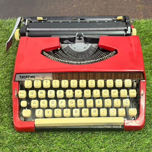 Antique Typewriter - Feature: Reusable