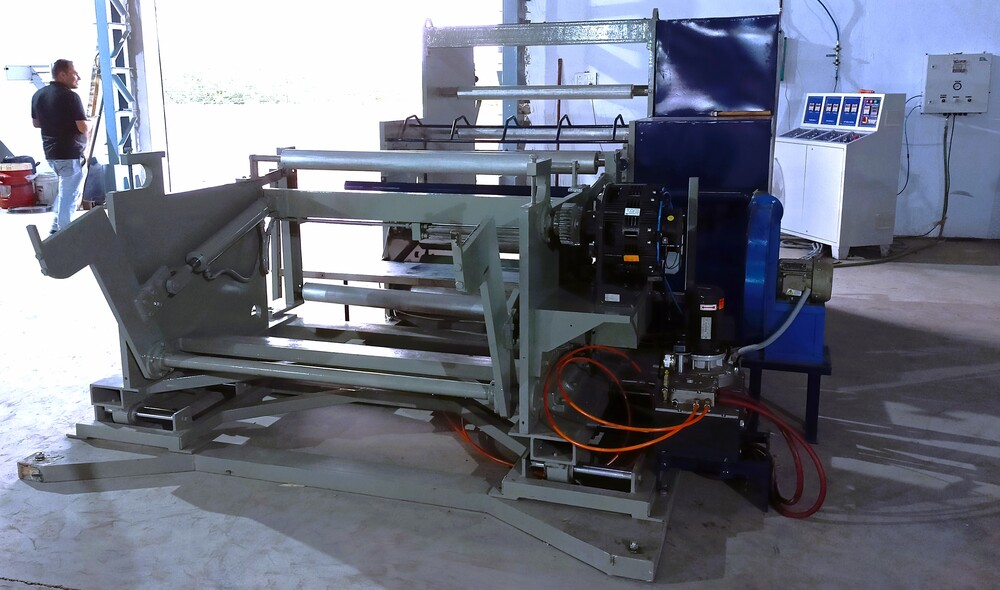 Semi Automatic Slitting Machine - Grade: Semi-automatic