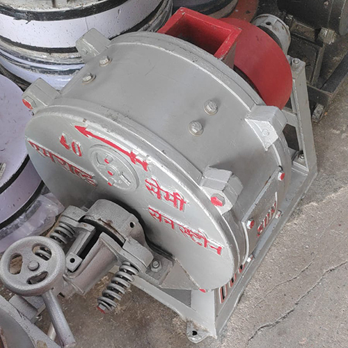 Vertical Atta Chakki - Capacity: 150 Kg/Hr Kg/Hr