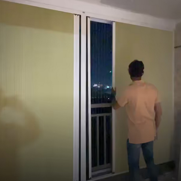 मेष के साथ हनीकॉम्ब मच्छर जाल