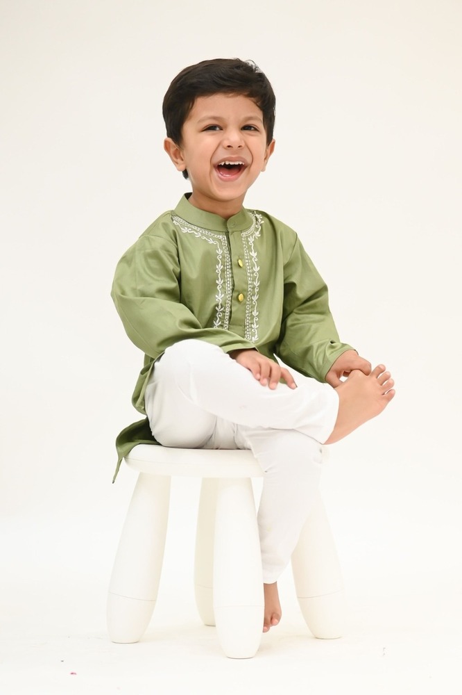 Boys Embroidered Kurta Pajami set
