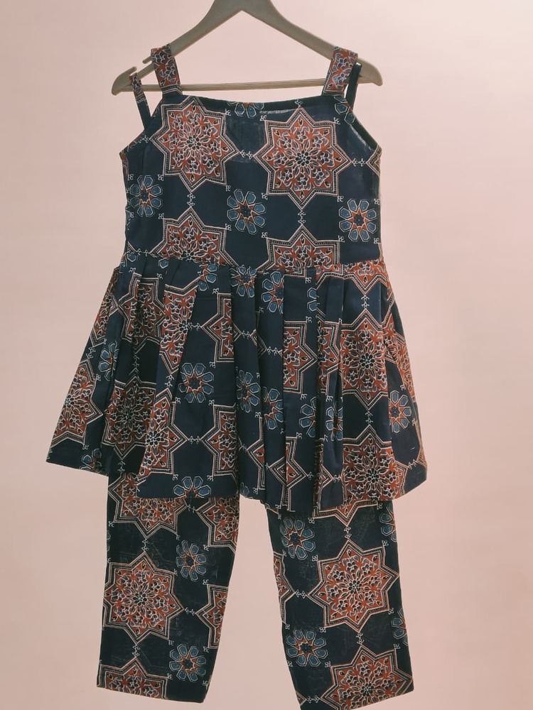 Girls Sleevesless Top with Pant