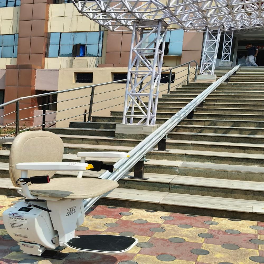 Bespoke outdoor model chair lift