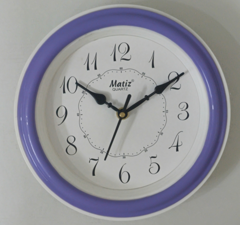 107 8x8 Matiz Quartz Analog Round Wall Clock