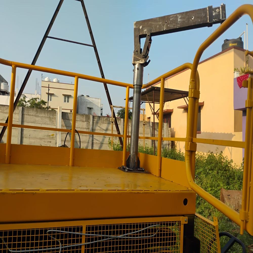 Hydraulic Scissor Lift With Jib Crane - Capacity: 500 Kg
