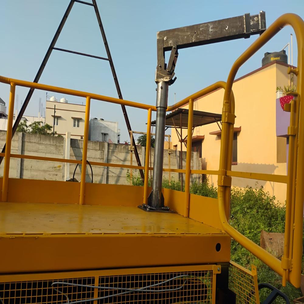 Hydraulic Scissor Lift With Jib Crane - Capacity: 500 Kg