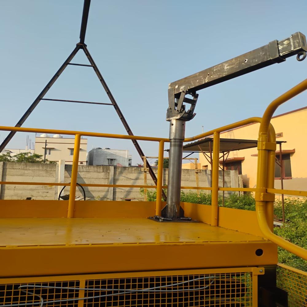 Hydraulic Scissor Lift With Jib Crane - Capacity: 500 Kg