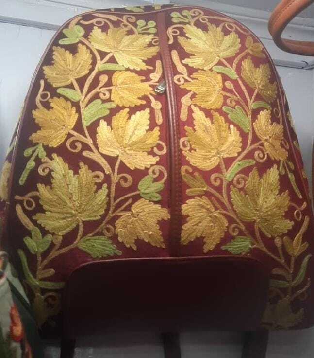 महिलाओं का कश्मीरी आरी कढ़ाई हैंडबैग