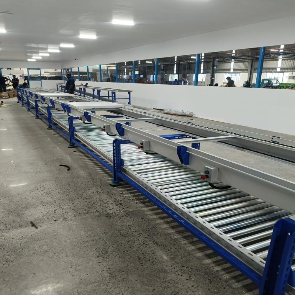 Chain Conveyor At The Top & Idler Gravity Roller Bottom For Pallet Return